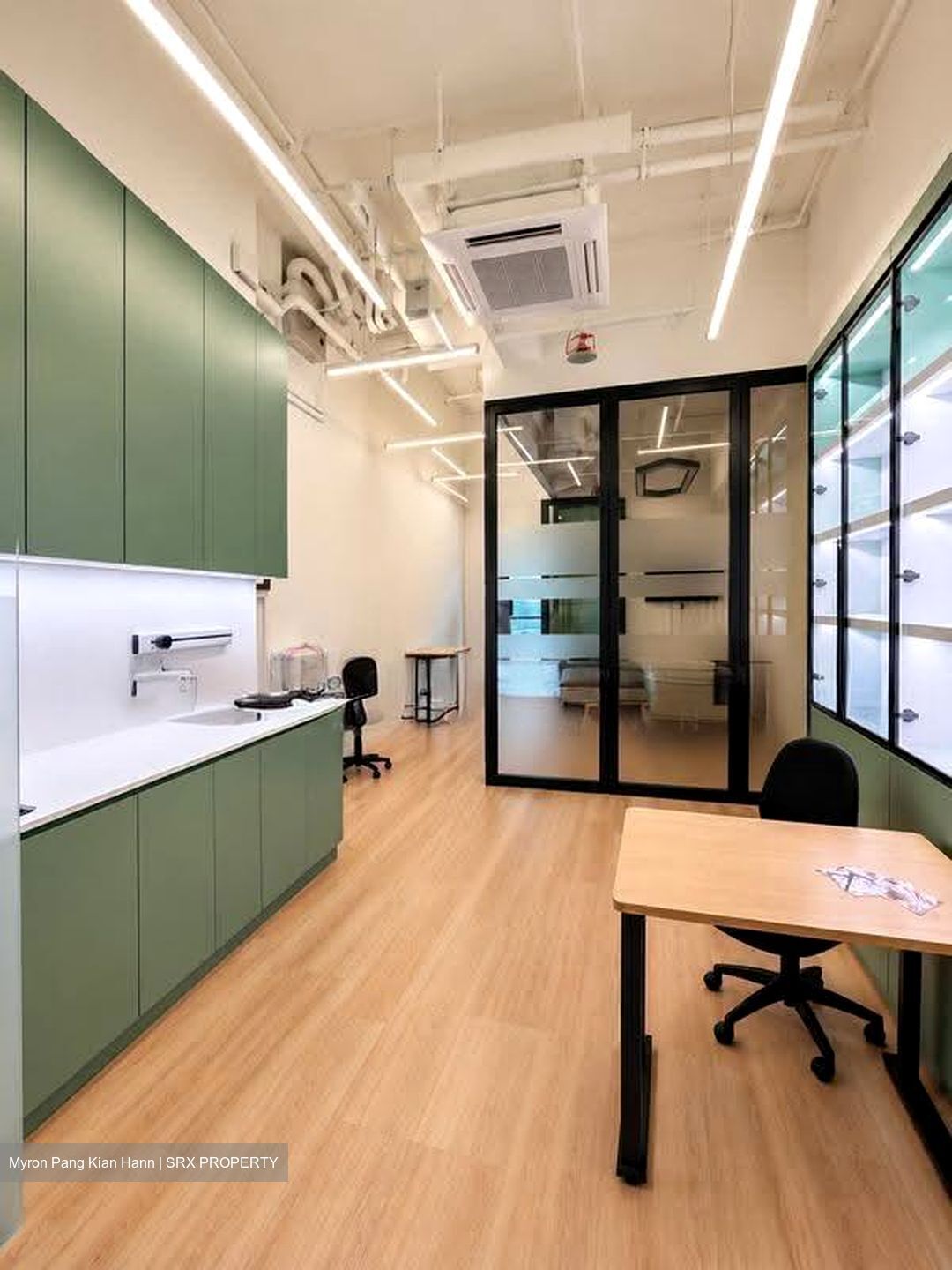 Woods Square (D25), Office #635828601